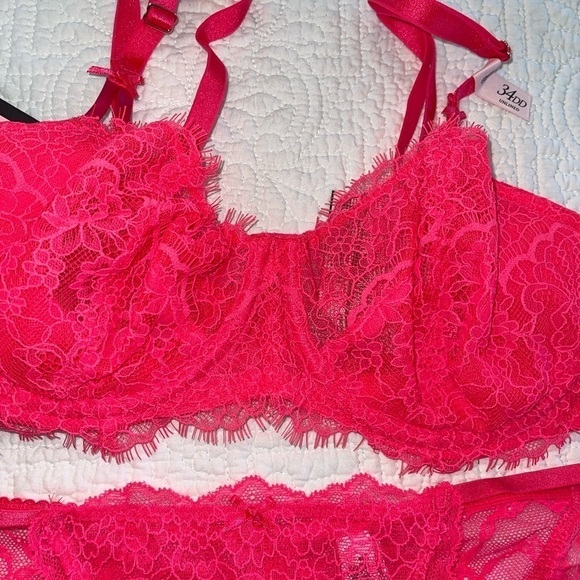 Victoria’s Secret dream Angels push-up without padding 34DD bra and panty set - Picture 3 of 9